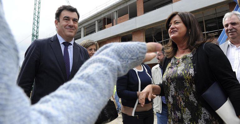 El conselleiro de Educación en una visita a las obras del instituto de Culleredo