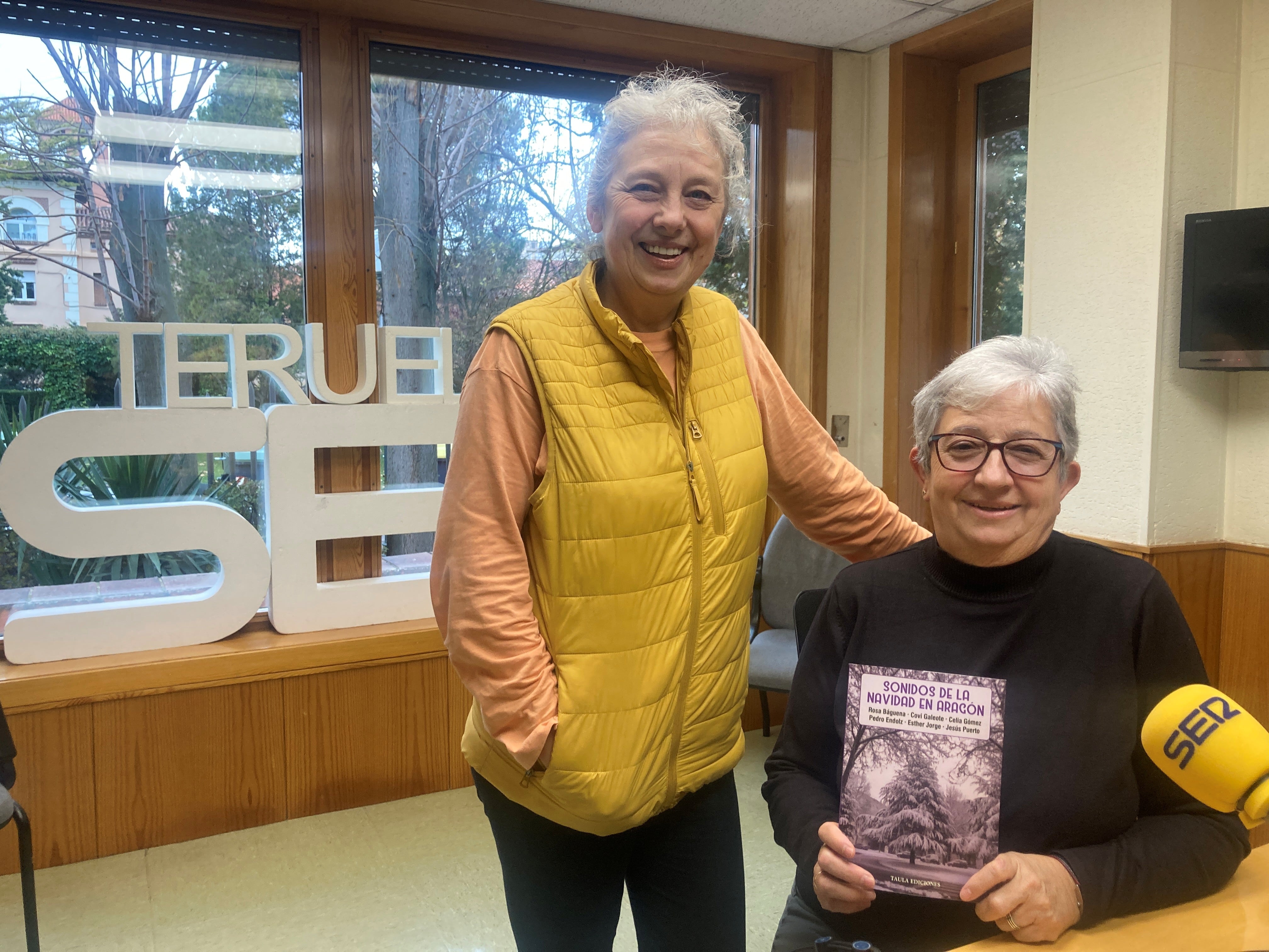 Covi Galeote y Rosa Báguena, en los estudios de SER Teruel.