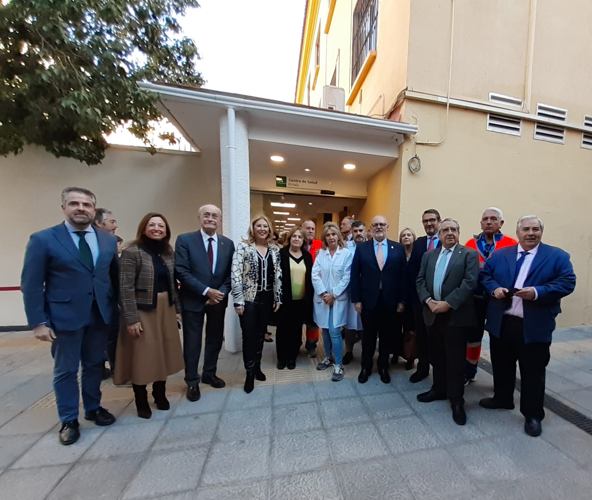 Un momento de la visita institucional al centro provisional de El Palo