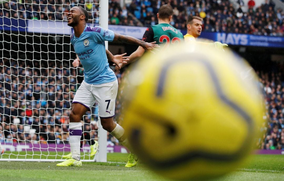 Sterling, en un partido del City contra el Aston Vila.