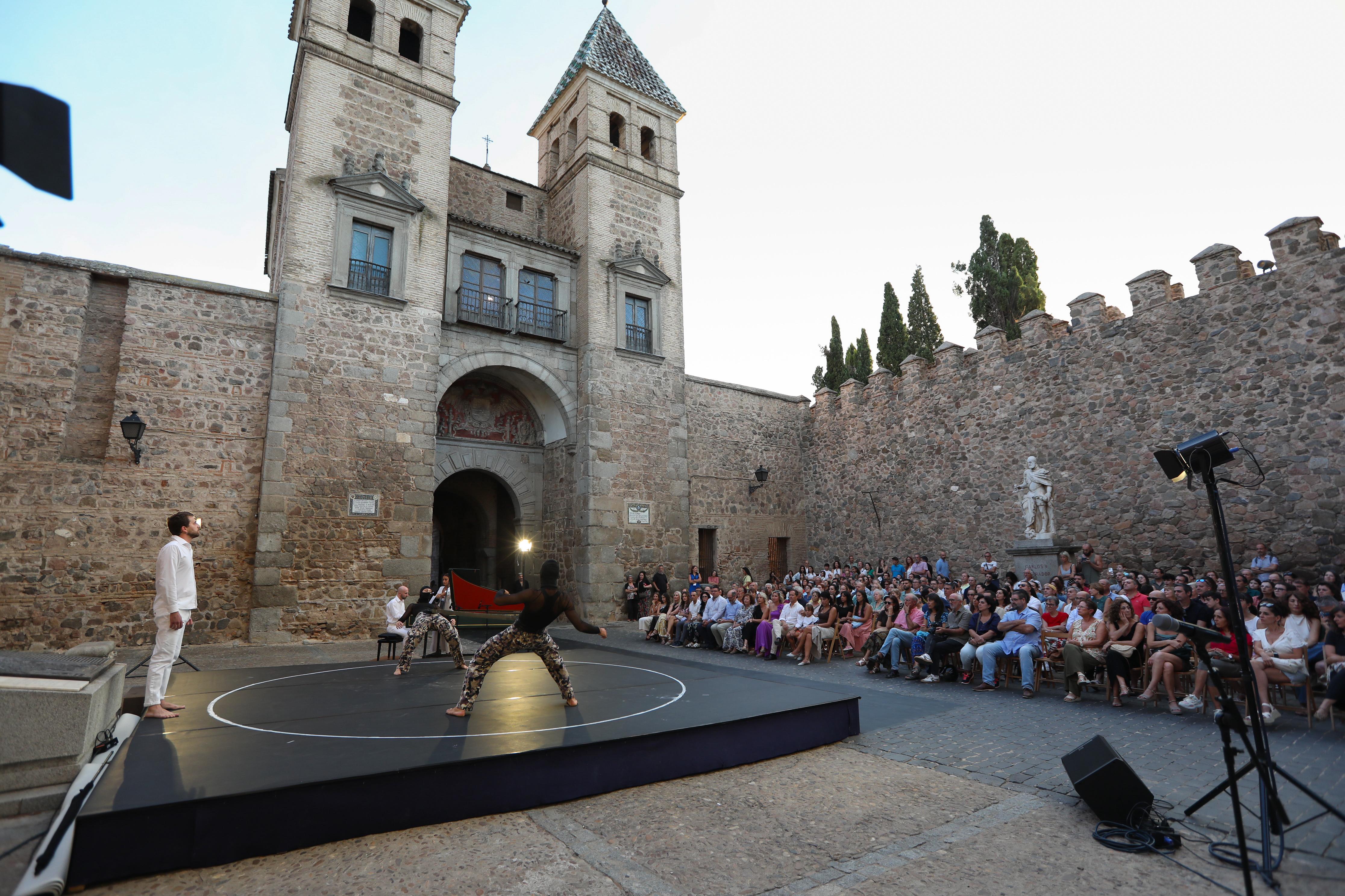Epectáculo de danza ‘Il Combatimento di Tancredi a Clorinda’ celebrado en la Puerta de Bisagra de Toledo durante la Noche del Patrimonio