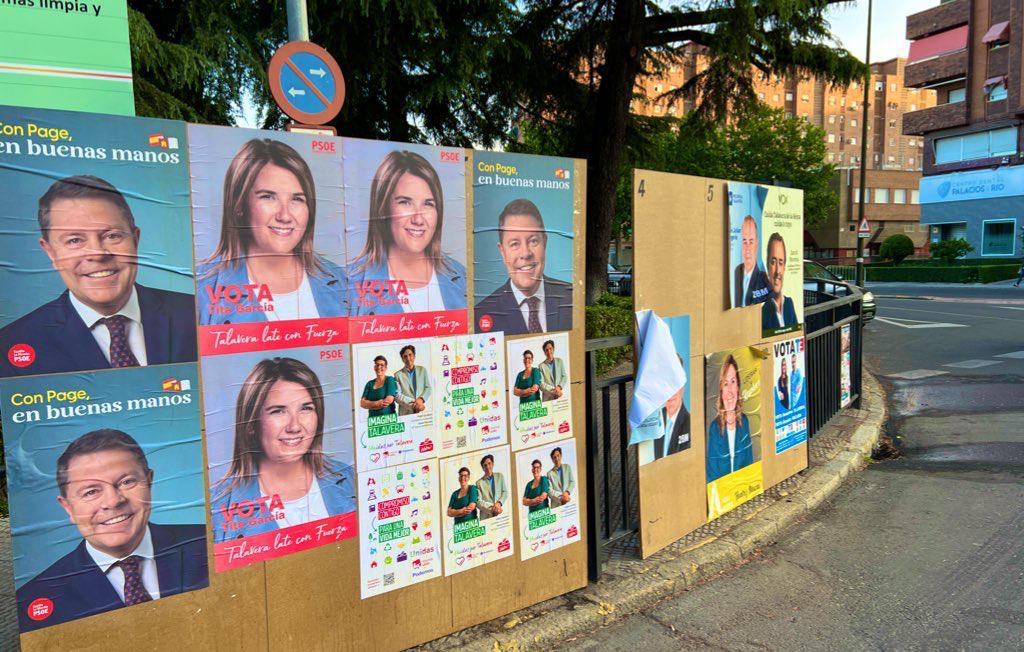 Carteles de los partidos políticos en Talavera. Foto: Ariadna Burgos.