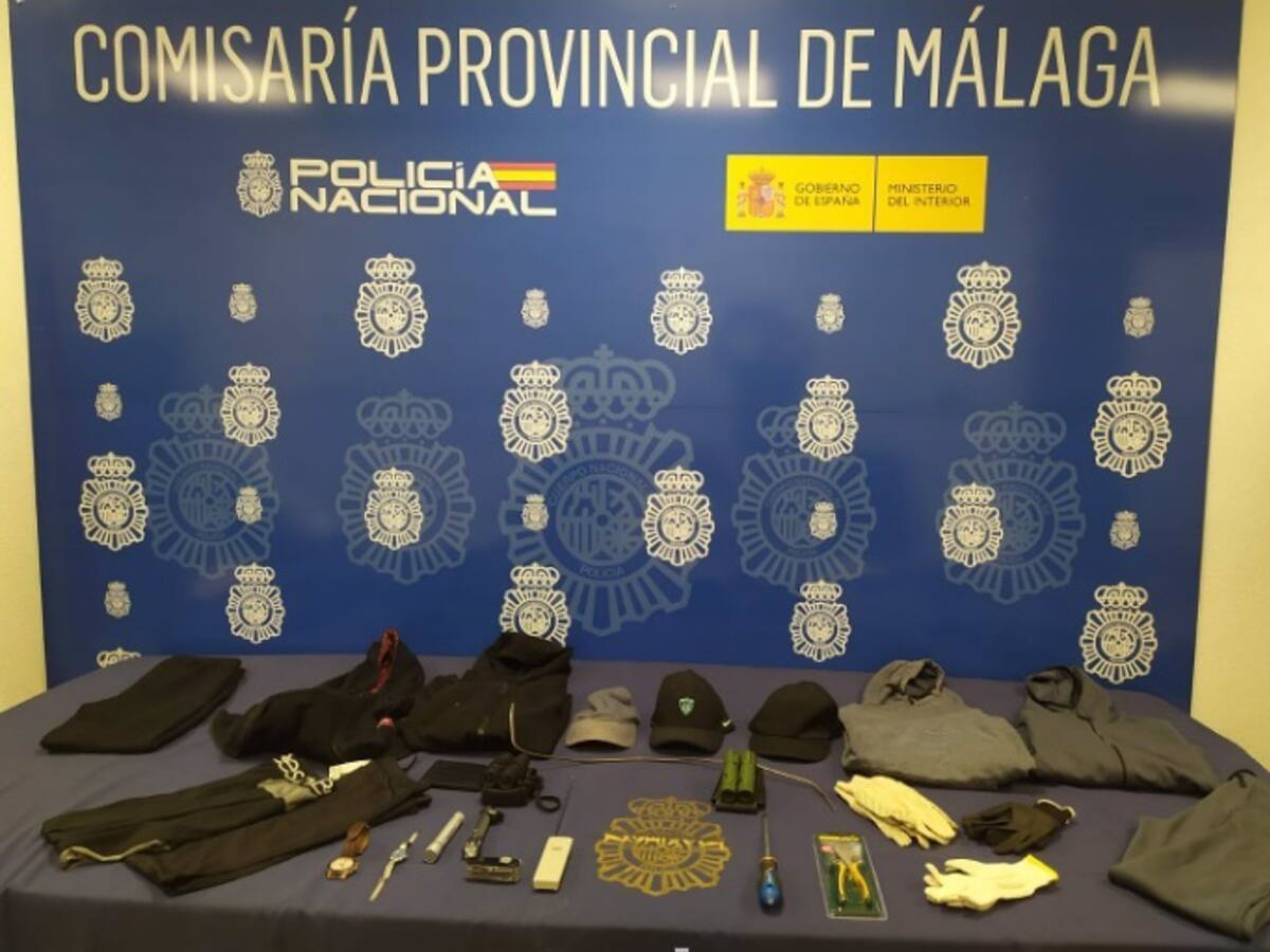 Nuevo asalto a viviendas en Málaga: ganchos de fabricación casera para abrir las puertas a través de las mirillas