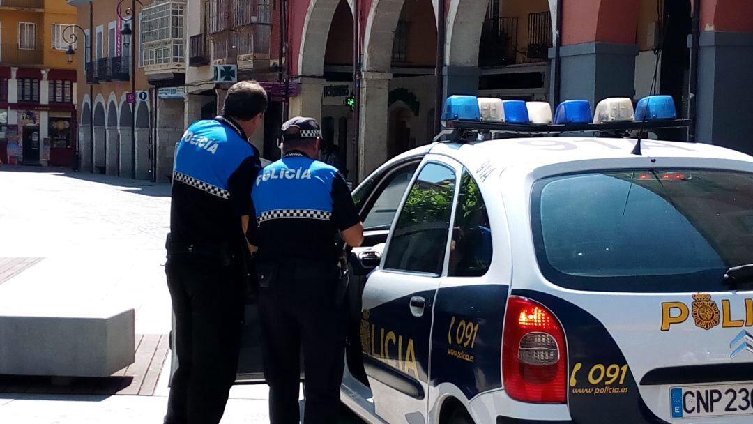 Imagen de archivo de la Policía Nacional y Local en Aranda