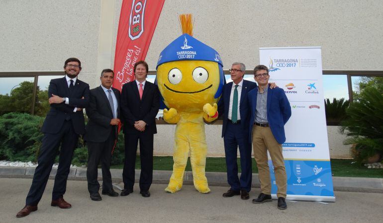 Acte de signatura del patrocini amb Borges. 