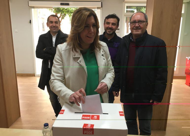 Susana Díaz, durante su votación en la consulta a la militancia del PSOE. 