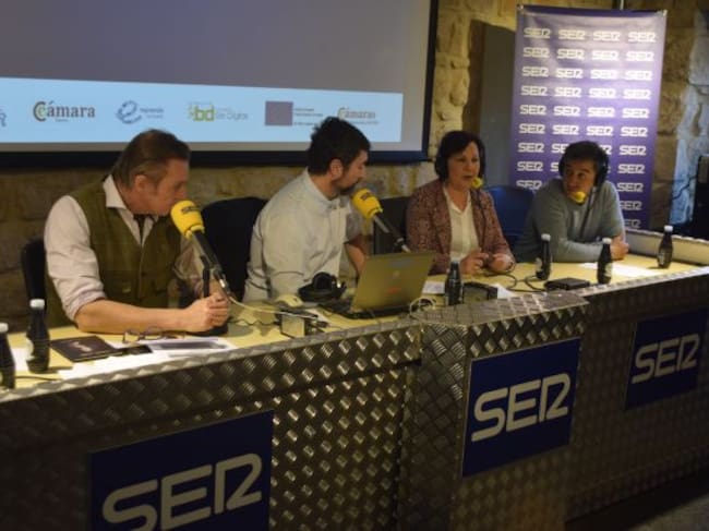 Carmen Linares y Juan Valderrama durante el programa Hoy por Hoy con Toni Garrido y Tom Kallene.