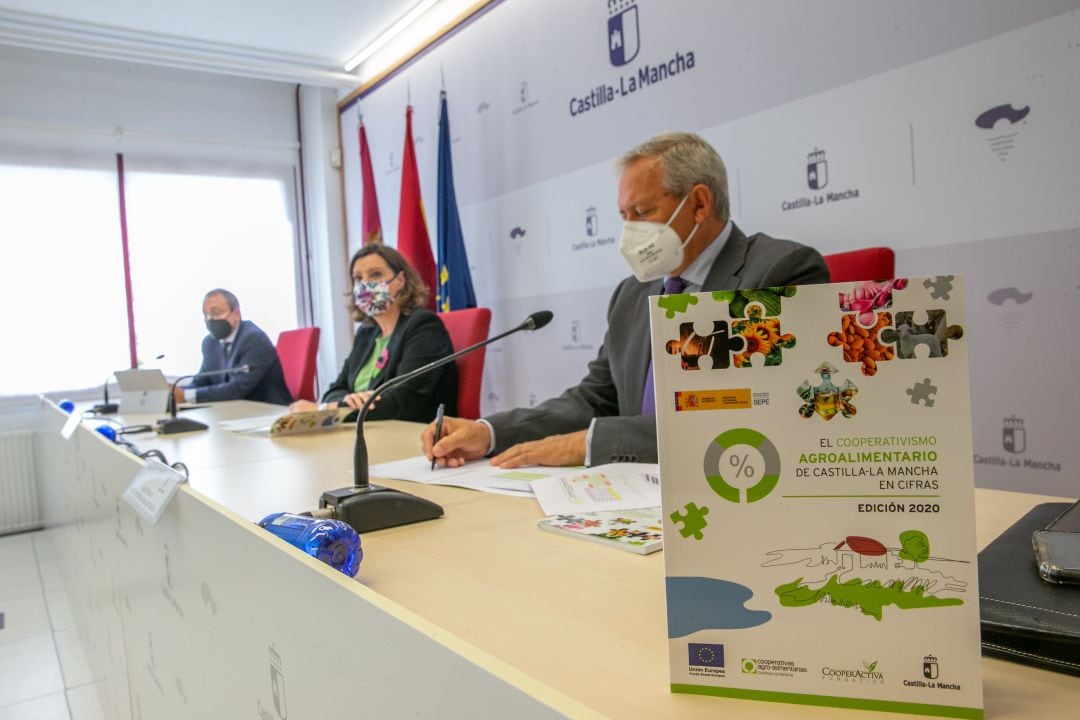  La consejera de Economía, Empresas y Empleo, Patricia Franco, ha participado en la presentación del libro ‘El cooperativismo agroalimentario de Castilla-La Mancha en cifras’, editado por Cooperativas Agro-alimentarias CLM