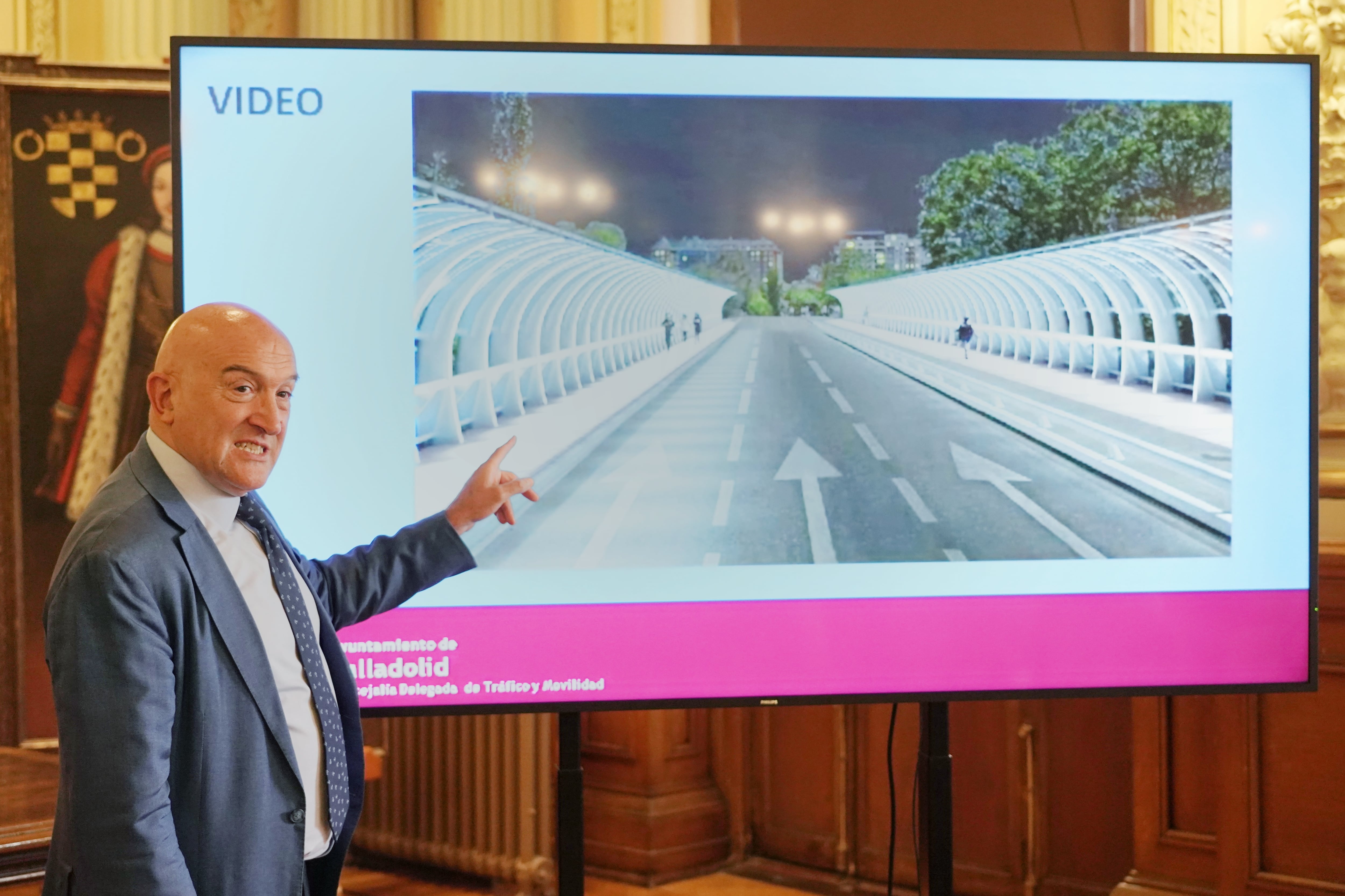 El alcalde de Valladolid, Jes�s Julio Carnero, presenta el proyecto de ejecuci�n de obras para la adecuaci�n funcional del puente del Poniente.