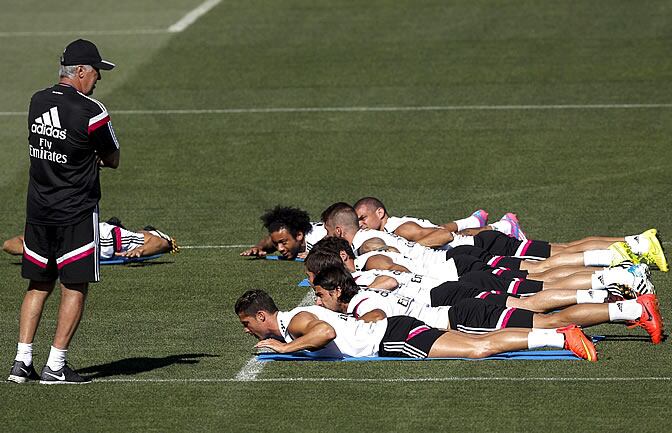 Ancelotti sigue un entrenamiento del Real Madrid