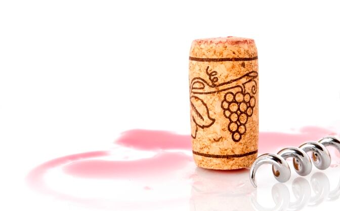 "El tapón de corcho tiene la propiedad de permitir la crianza del vino en la botella".