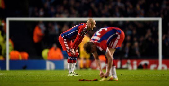 Los jugadores del Bayern lamentan la derrota ante el City.