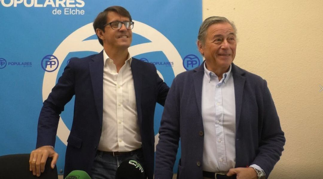 Los diputados autonómicos del PP, Juan de Dios Navarro y José Salas.
