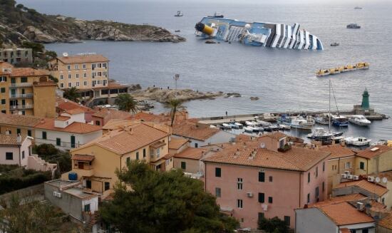 El creuer ha naufragat davant la costa de la Toscana, a prop de l'Illa del Giglio, a Itàlia.