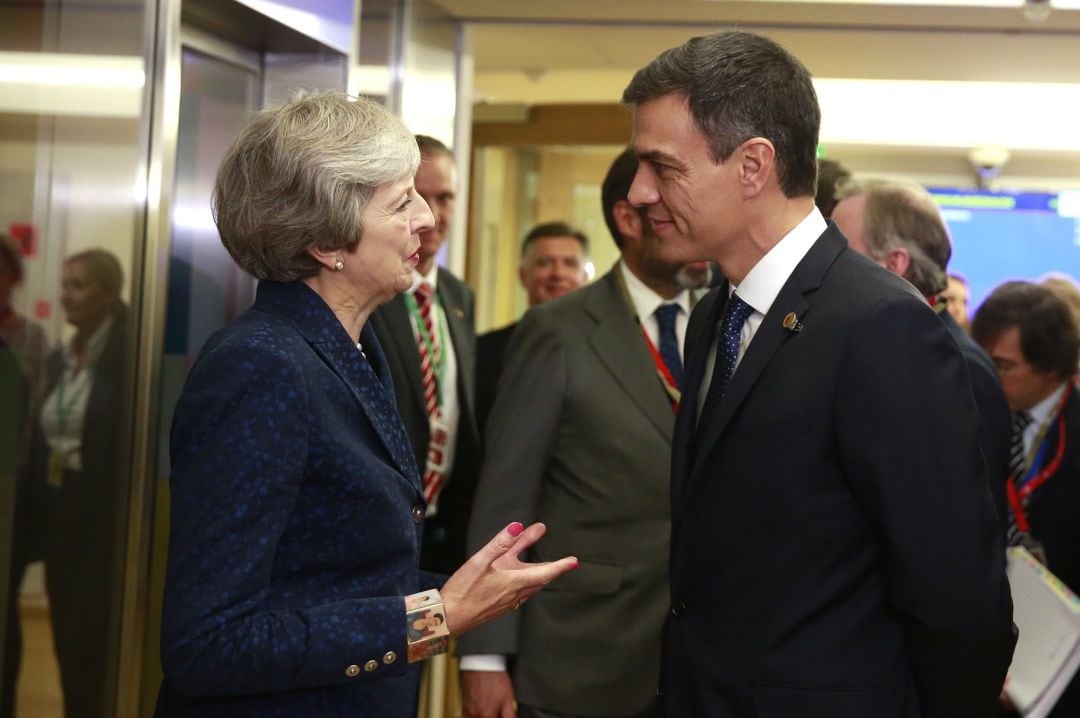 Pedro Sánchez con la primera ministra británica Theresa May