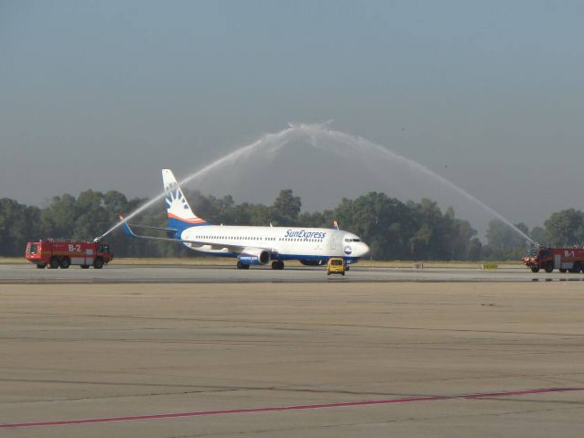 El aeropuerto recibe el primer vuelo de una nueva ruta con Dusseldorf, operado por Sunexpress