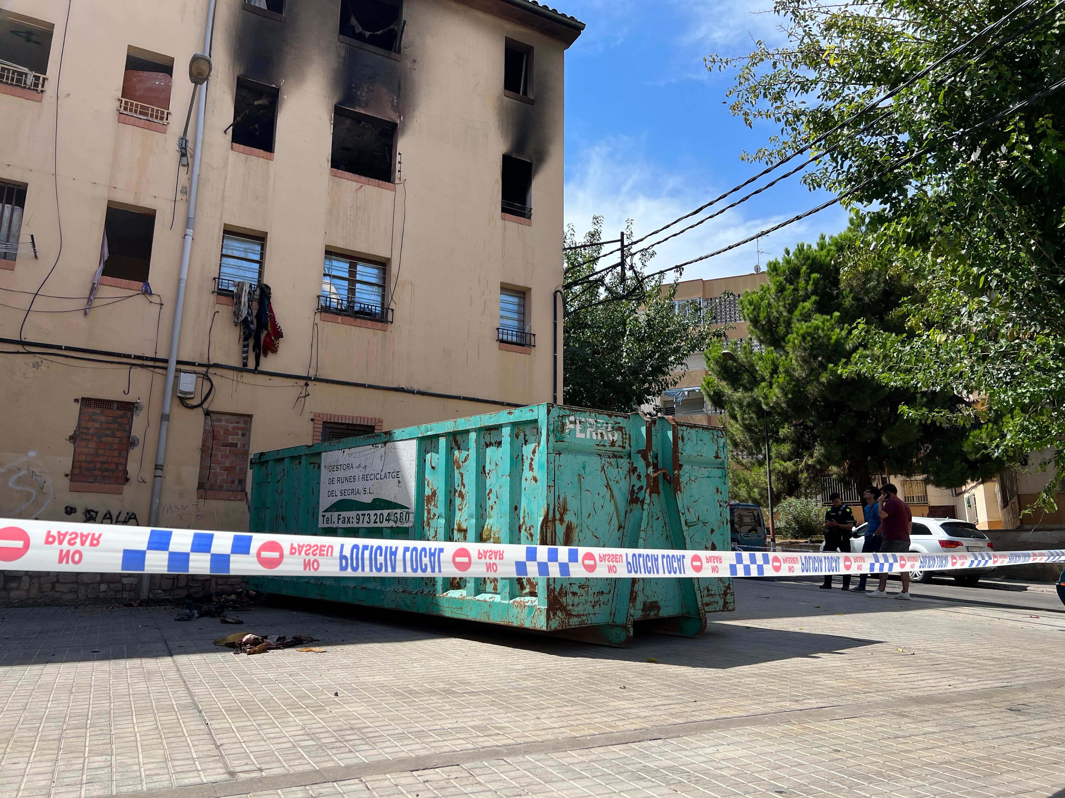 Estat en què ha quedat l'edifici de la Mariola afectat per l'incendi aquest matí. Demà, la Paeria l'enderrocarà. Foto: ACN.