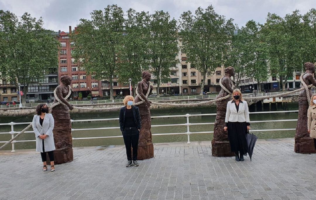 Un grupo escultórico reivindica en Bilbao el trabajo de las mujeres