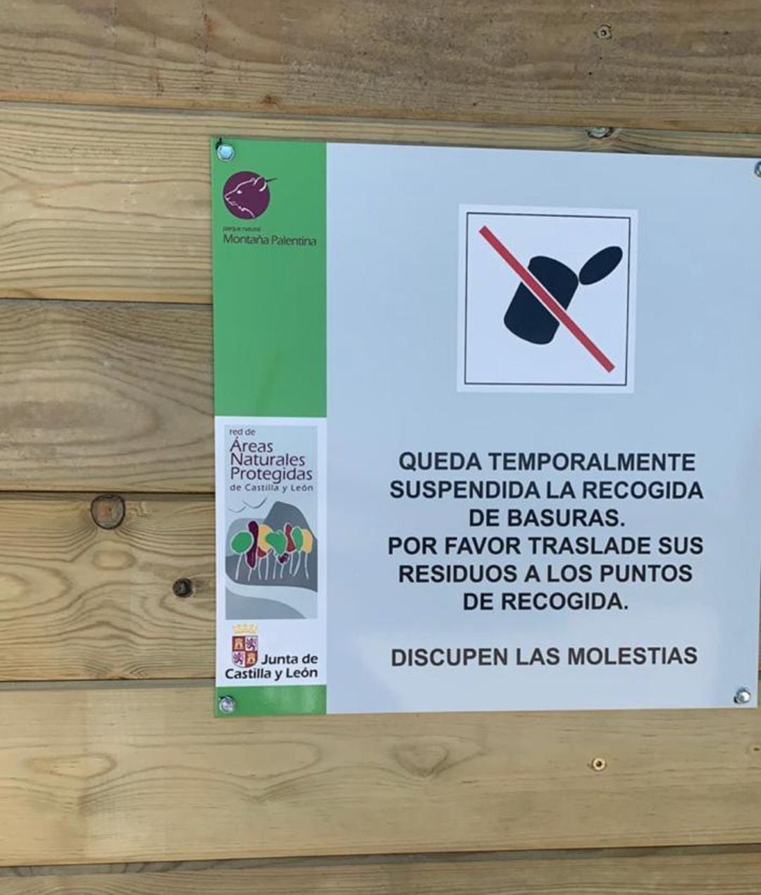 Los vecinos y visitantes se han encontrado con estos carteles