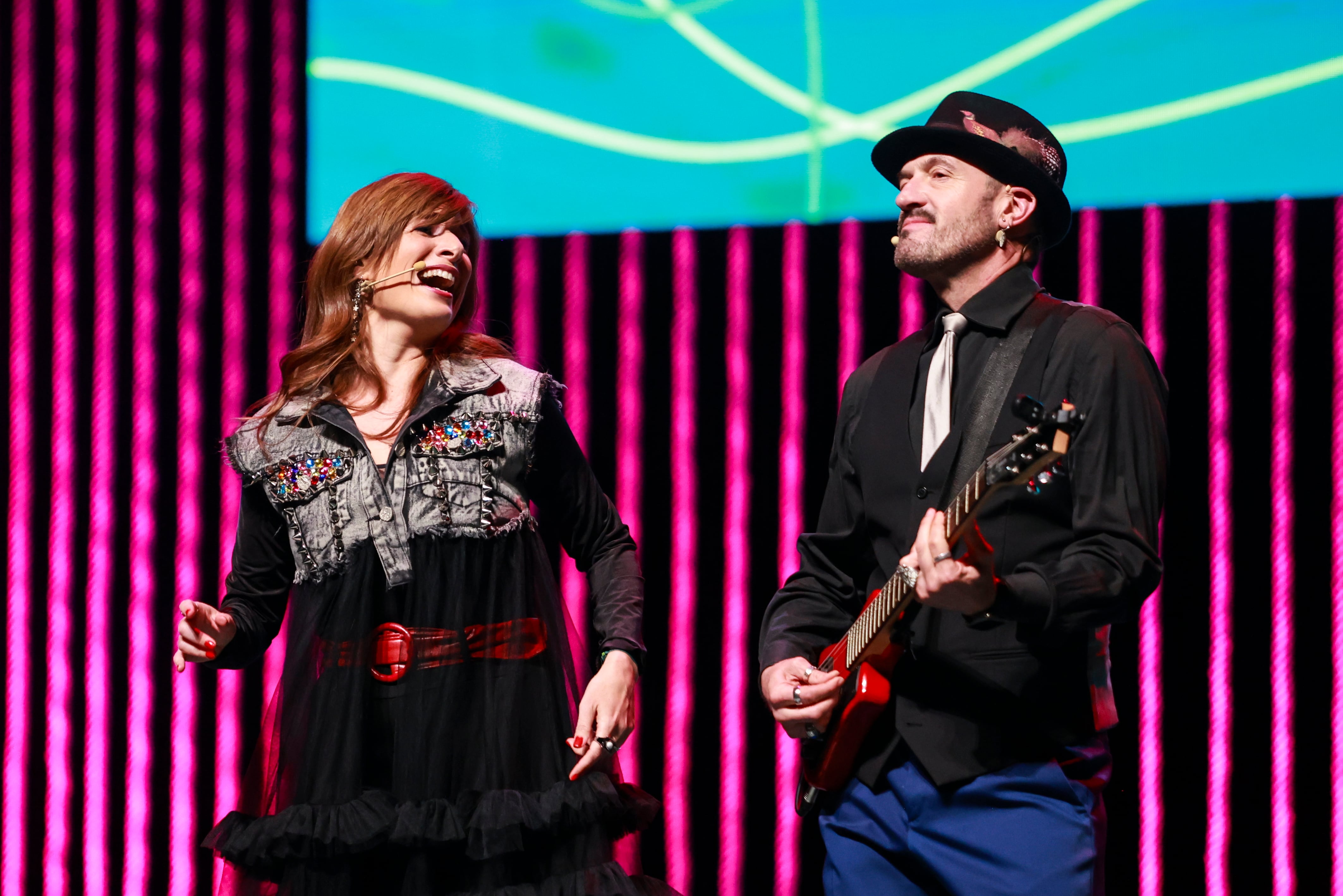 Los presentadores de la Gala, Cristina Almazán  y Álex O&#039;Dogherty , durante el acto institucional de la Diputación con motivo del Día de la Provincia