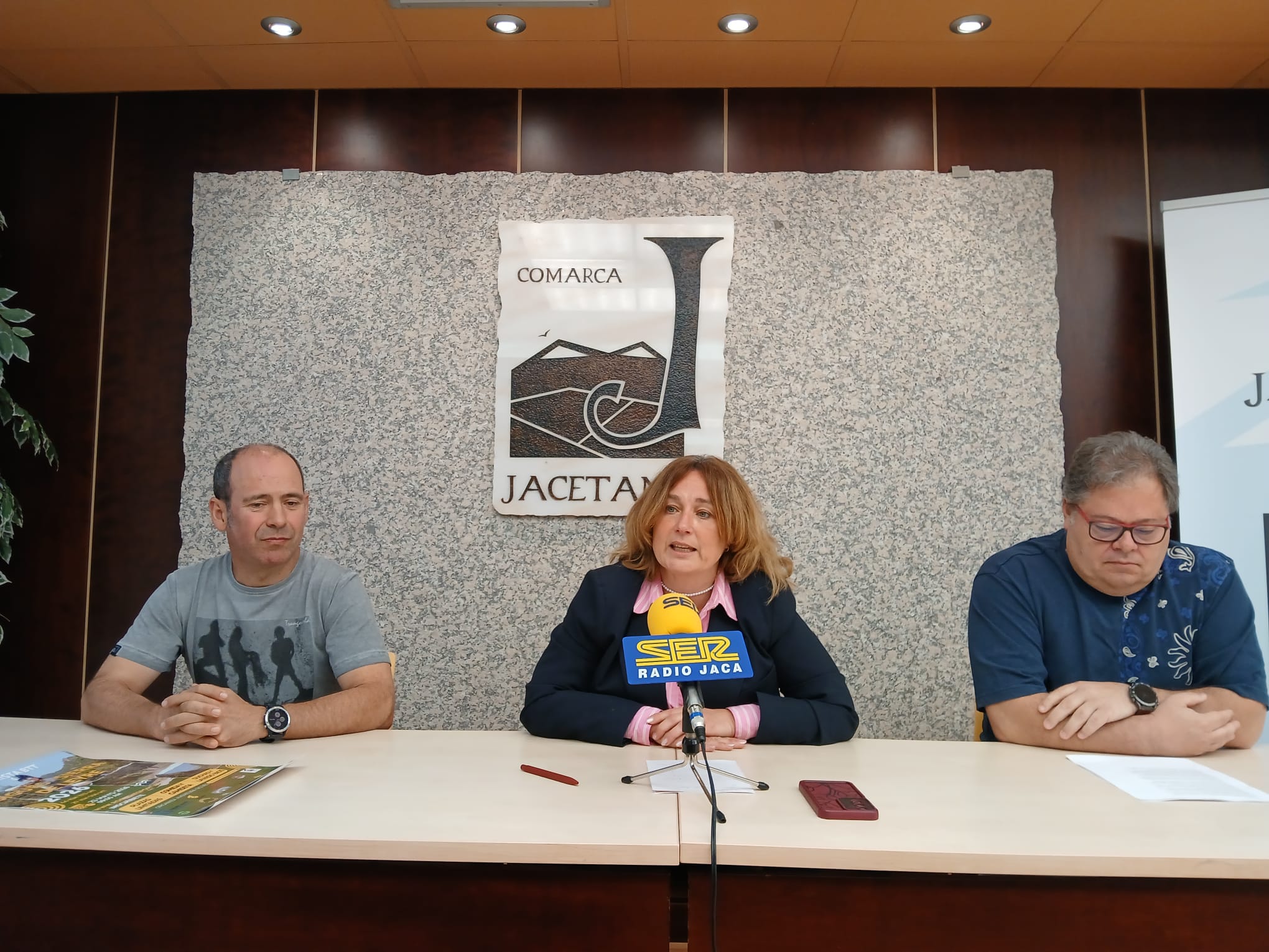 La Marcha se presentaba en la sede ce la Comarca de la Jacetania, con su presidenta, Olvido Moratinos, el concejal de Sigüés, Nacho Luengo, y el impulsor de la prueba, José Antonio Iglesias, pte de Aventura Sigüés