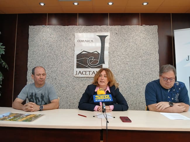 La Marcha se presentaba en la sede ce la Comarca de la Jacetania, con su presidenta, Olvido Moratinos, el concejal de Sigüés, Nacho Luengo, y el impulsor de la prueba, José Antonio Iglesias, pte de Aventura Sigüés