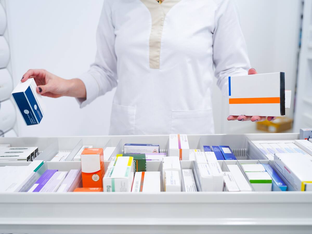 "Para los vecinos de los pueblos somos las boticarias, un médico más"