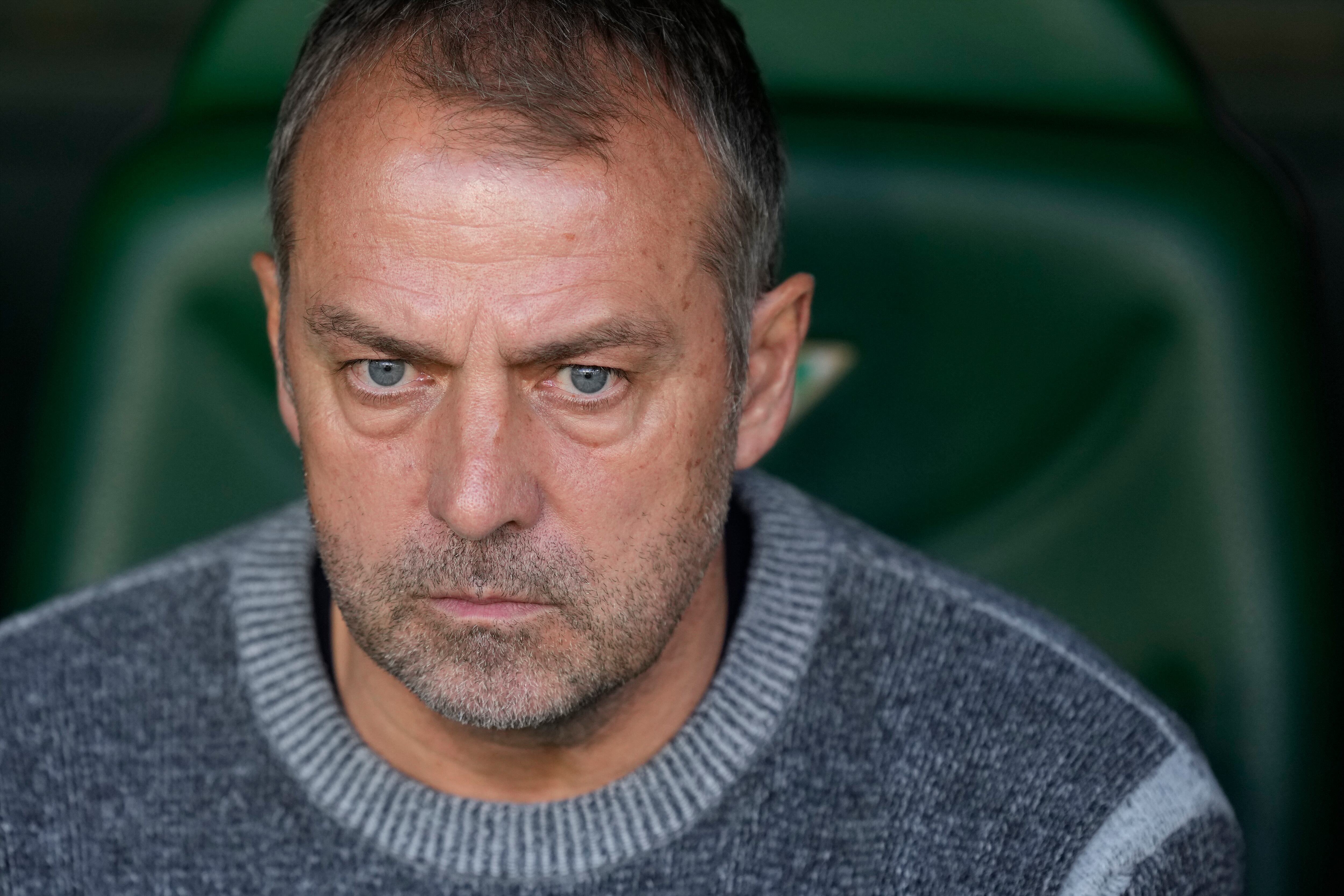 Hansi Flick, durante el partido de Liga entre Real Betis y FC Barcelona disputado en el Estadio Benito Villamarín