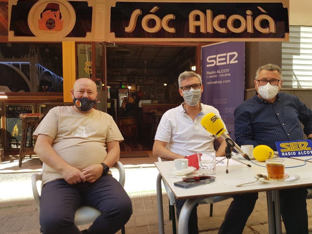 Fede, gerente de Soc Alcoià, Lorenzo Pastor entrenador del PAS, Miguel Reig concejal Deportes