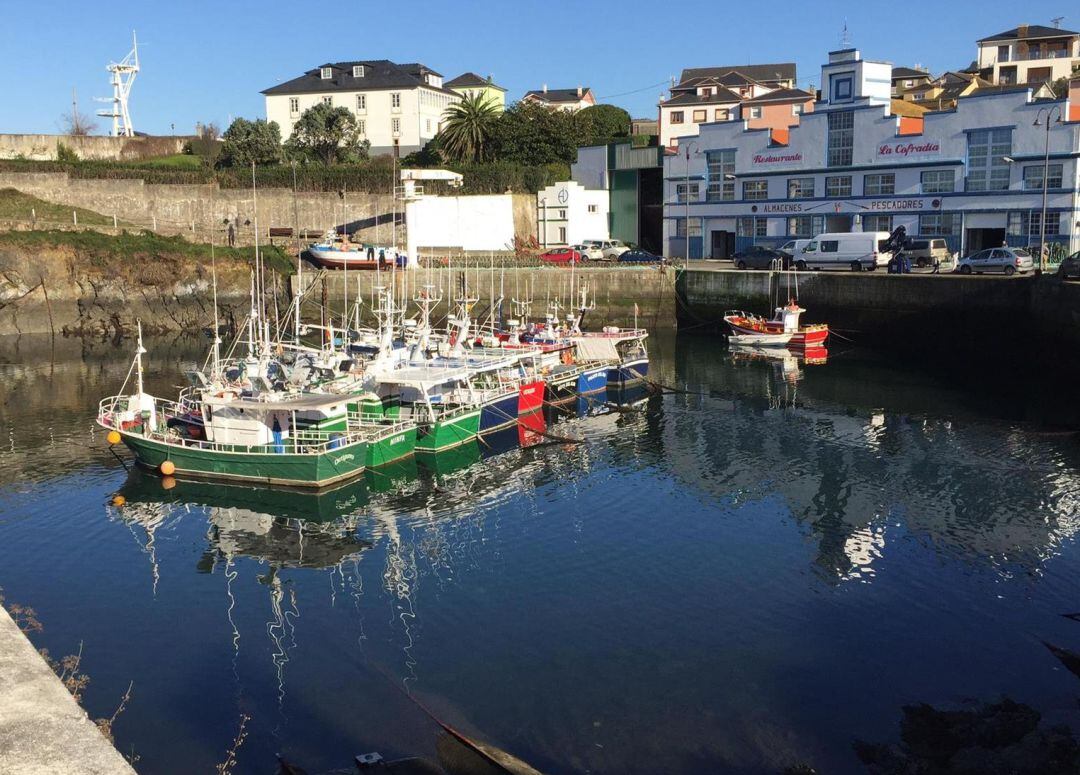 Barcos de pesca en Puerto de Vega.