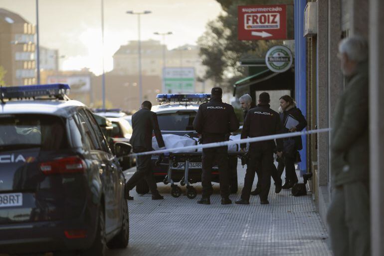 El cuerpo de una joven ha sido encontrado esta madrugada en Vigo con claros indicios de haber sido víctima de una muerte violenta