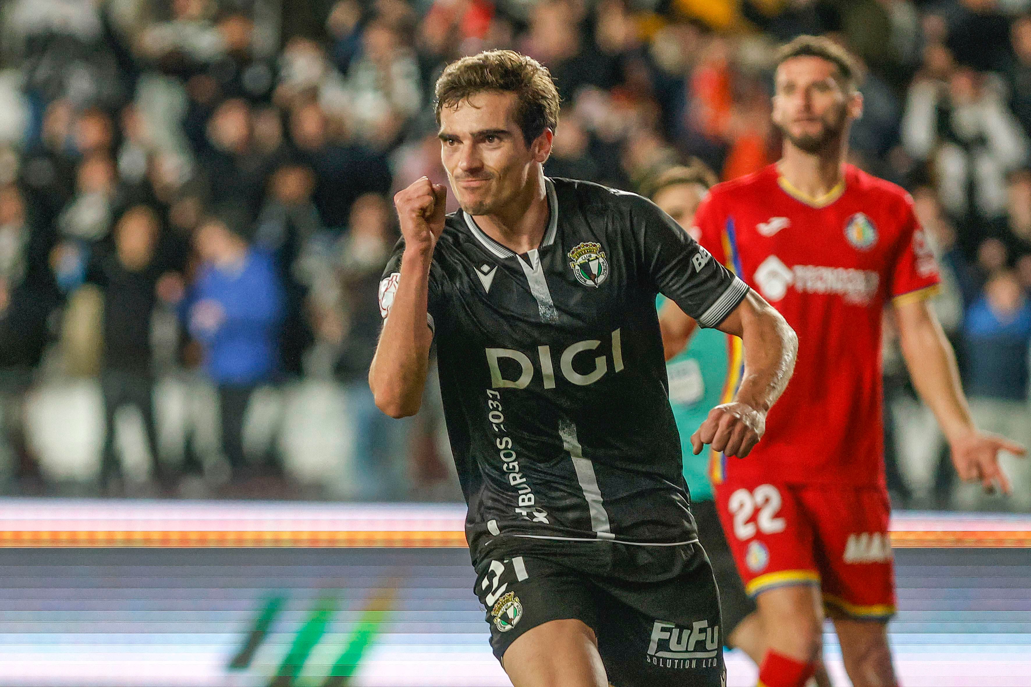 Iñigo Córdoba, jugador del Burgos, celebra su gol ante el Getafe