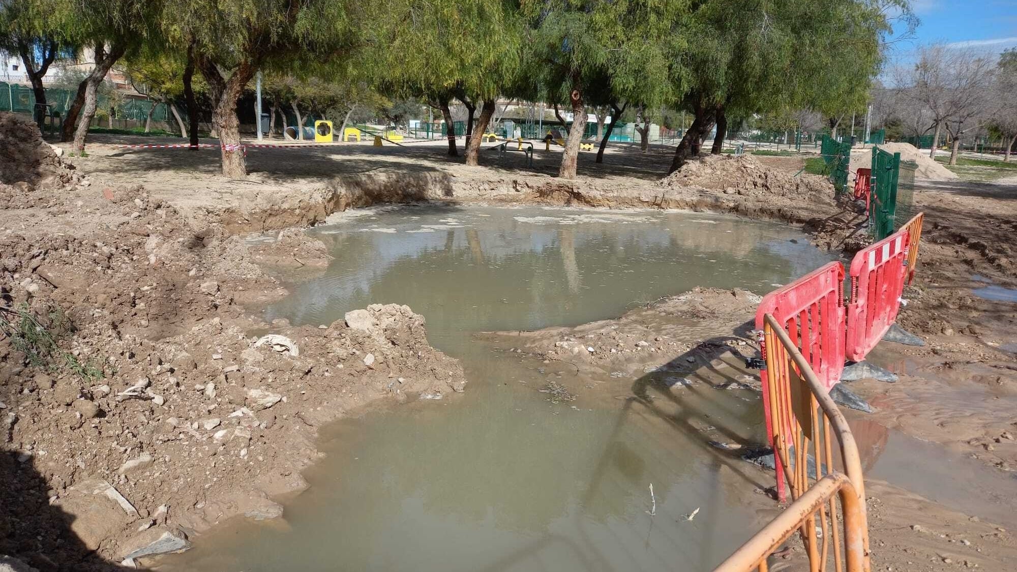 El charco ha preocupado a los vecinos