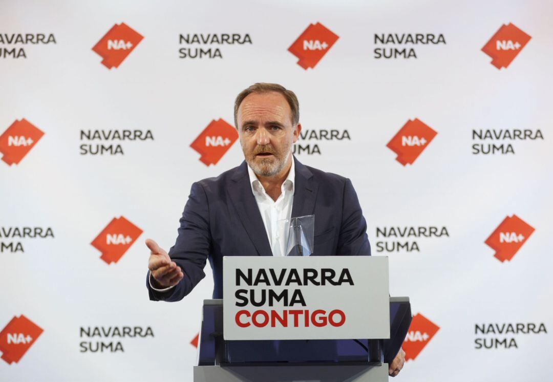 El presidente de UPN y portavoz parlamentario de Navarra Suma, Javier Esparza, durante la rueda de prensa que ha ofrecido en Pamplona.