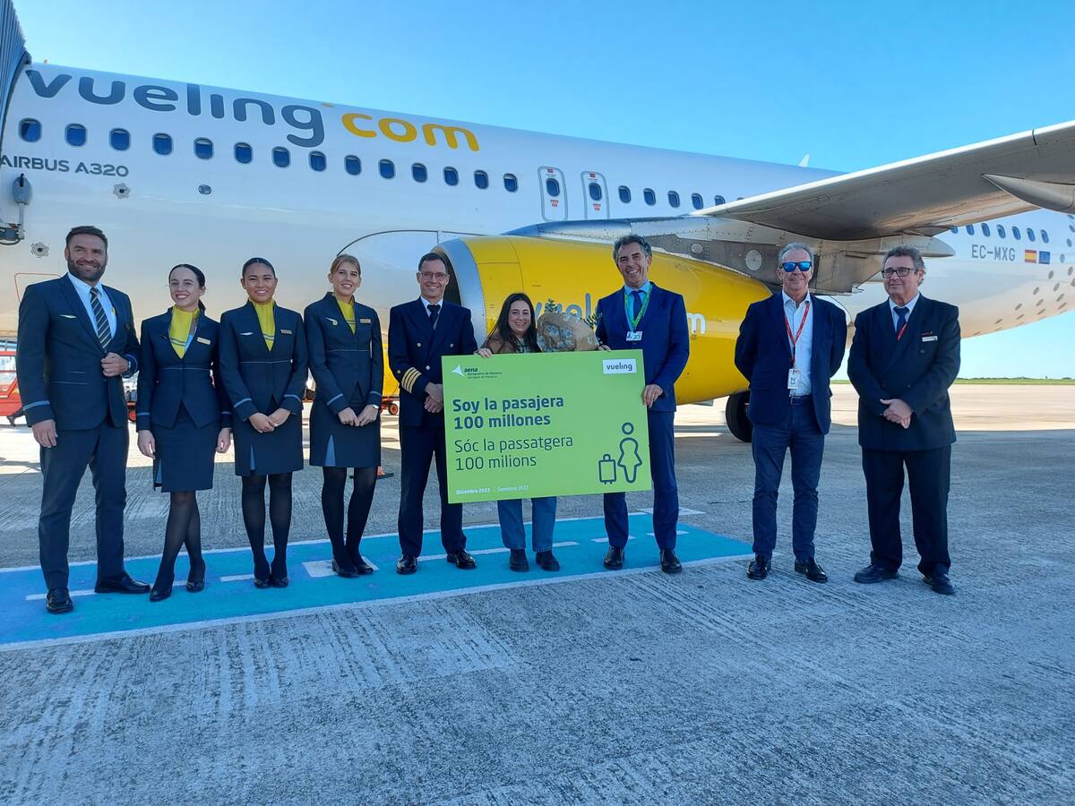 El Aeropuerto de Menorca recibe al pasajero 100 millones