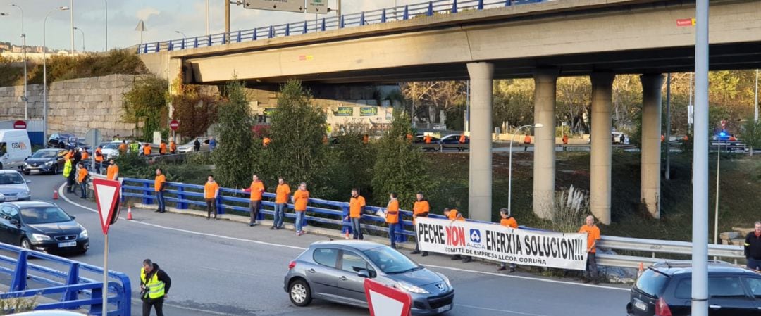 Movilización en la rotonda de Marineda de City