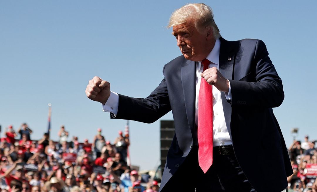 Donald Trump durante un acto electoral en Arizona.