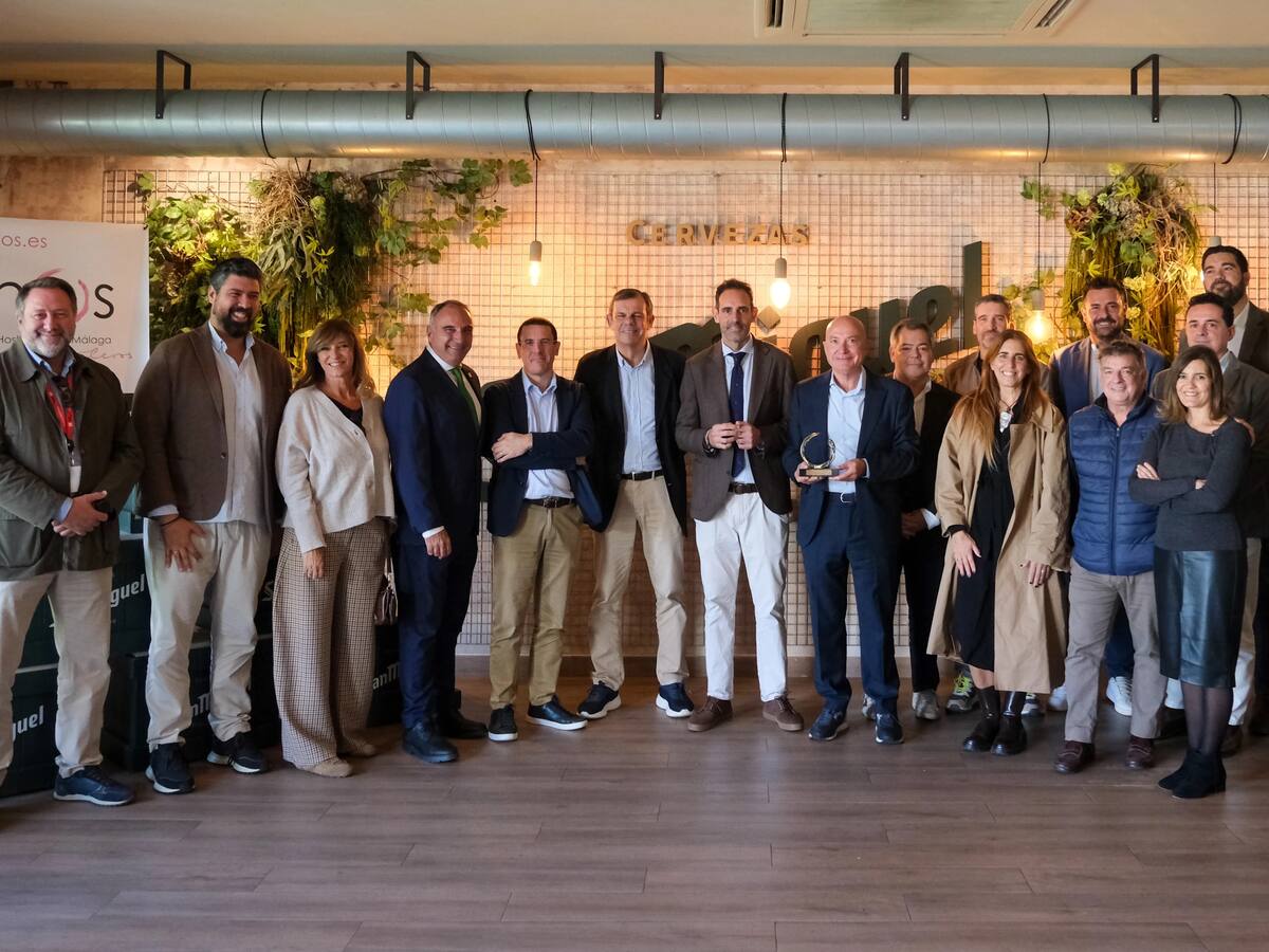 MAHOS nombra asociado de honor al club Unicaja Baloncesto