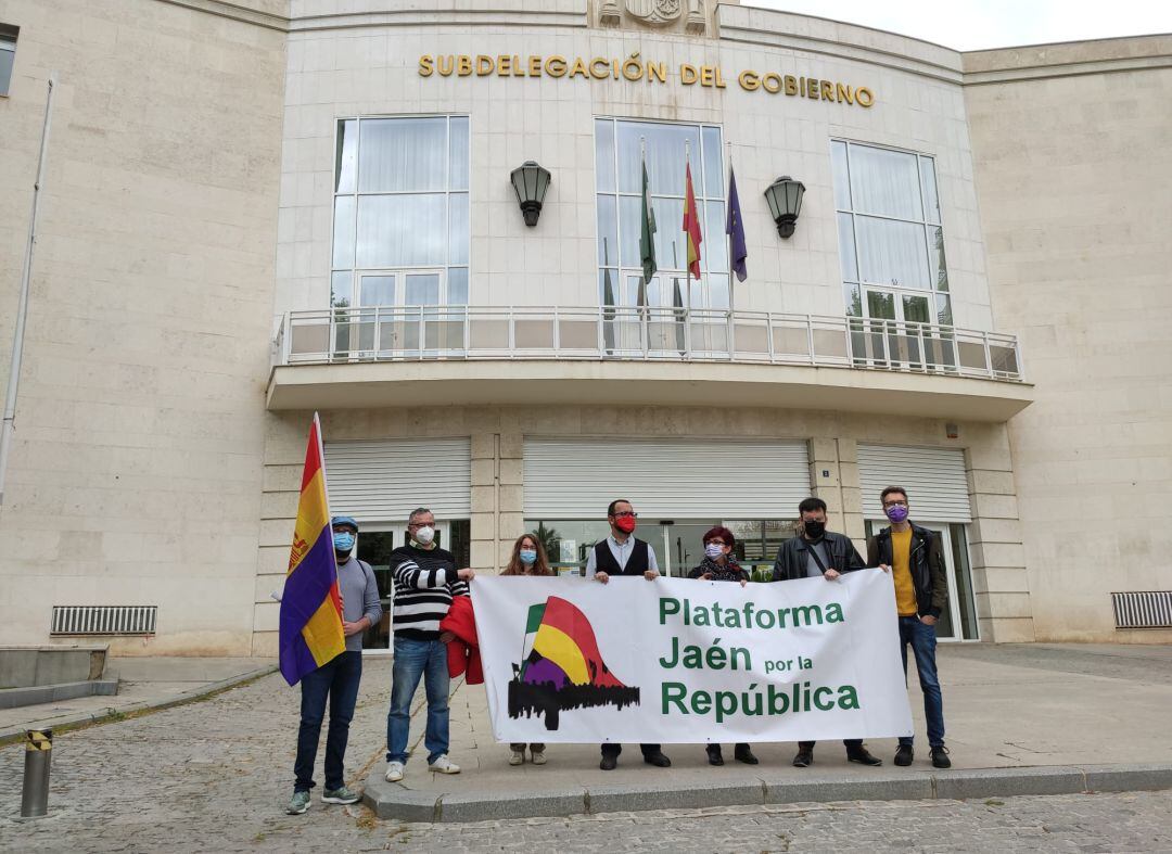 Miembros de la Plataforma republicana se han presentado ante los medios de comunicación este miércoles