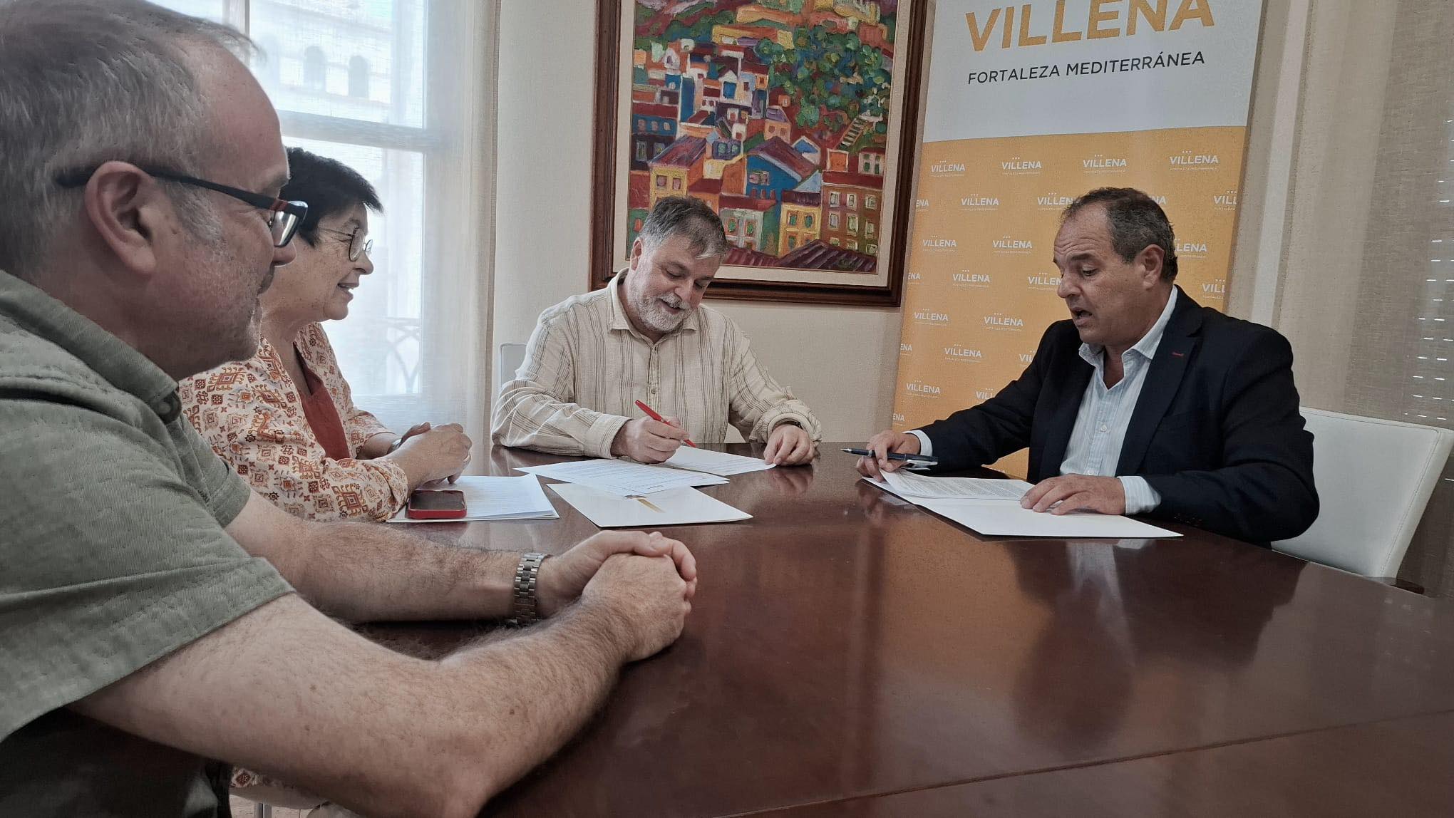 Firma del convenio en el ayto de Villena