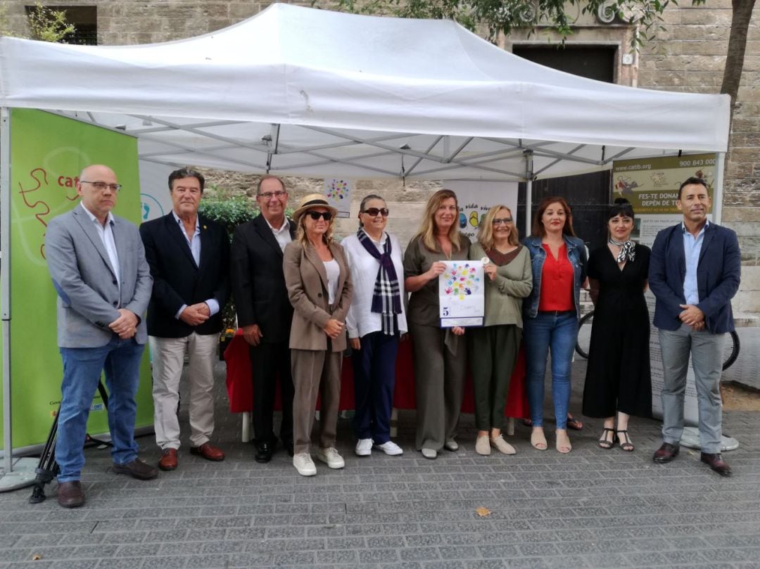 La consellera Patrícia Gómez ha participat del dia mundial anant a un stand per impulsar les donacions.
