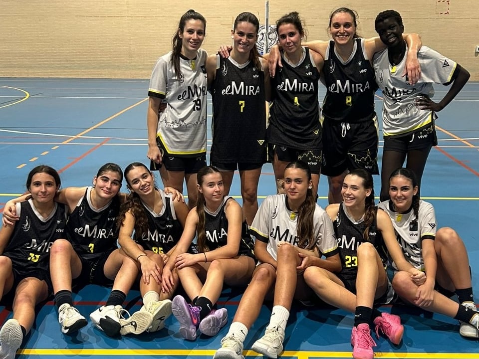 Jugadoras del UB jerez tras el partido en Sevilla