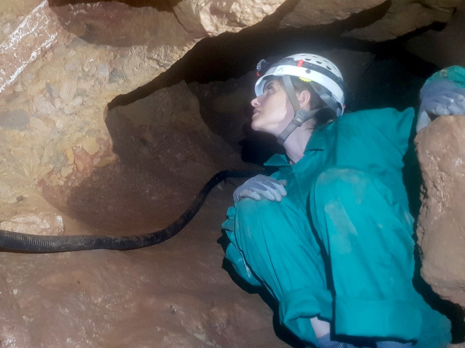 Una investigadora en la falla de Alhama