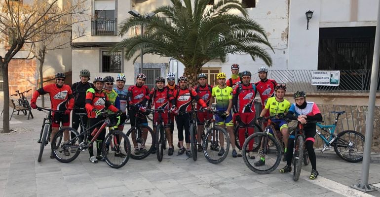 Integrantes del Club Ciclista Charca antes de una salida en BTT.