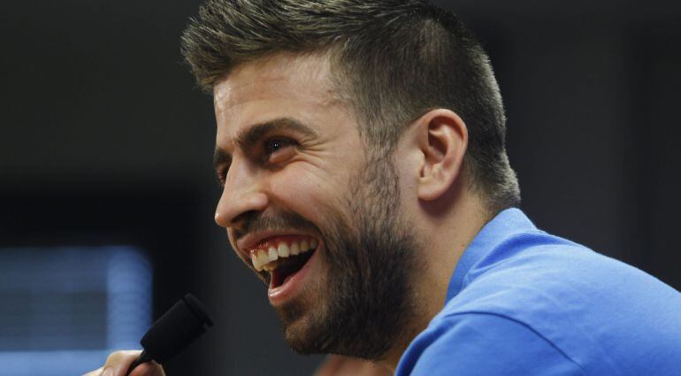 Piqué, sonriente durante su ruedad de prensa