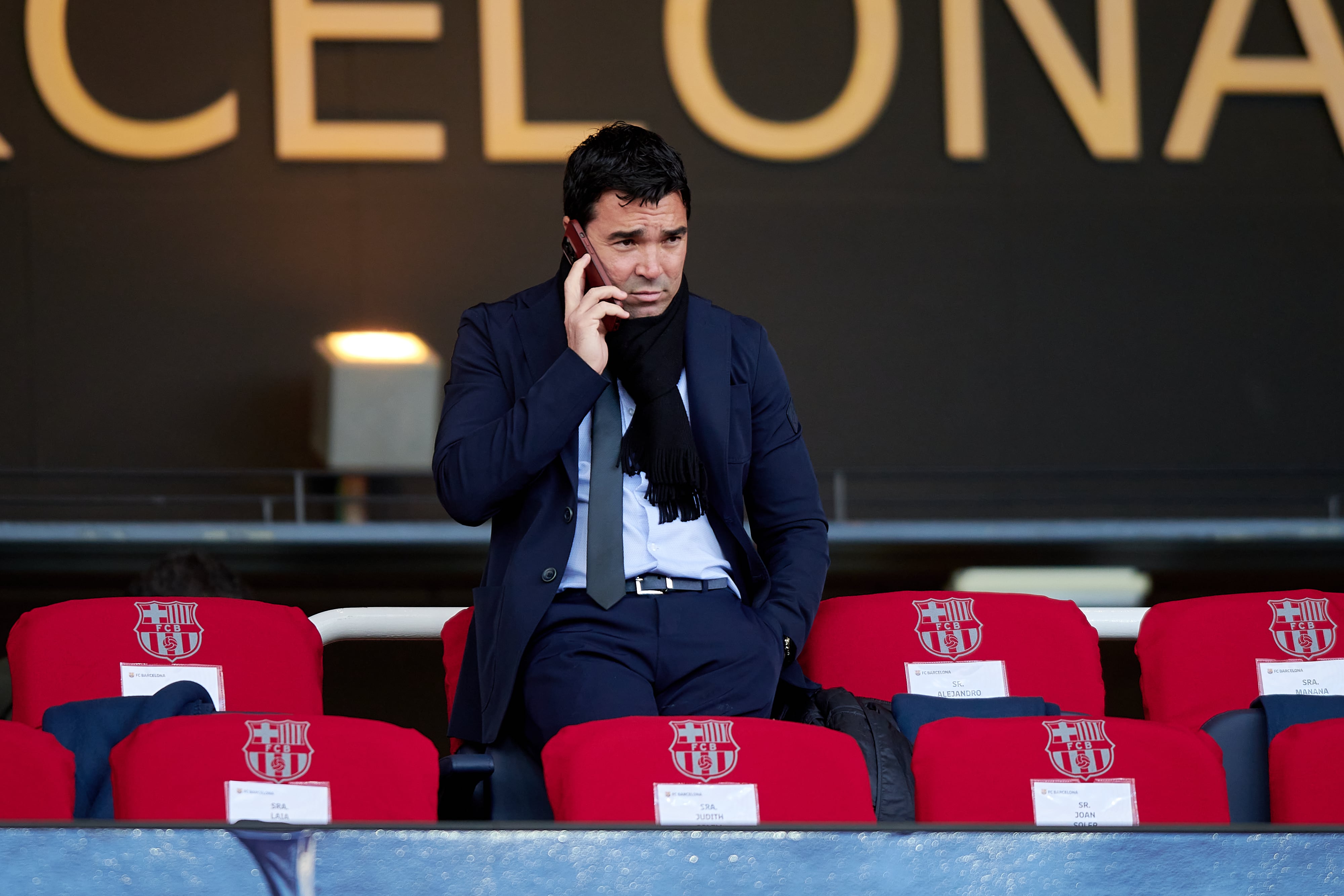 Anderson de Souza &#039;Deco&#039;, director deportivo del FC Barcelona, en el palco de Montjuic. (Cristian Trujillo/Quality Sport Images/Getty Images)