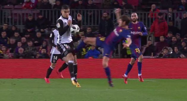 El momento en el que Andreas Pereira fue &#039;cazado&#039; por Sergi Roberto