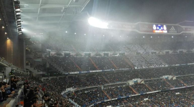 Humo en una parte del Bernabéu