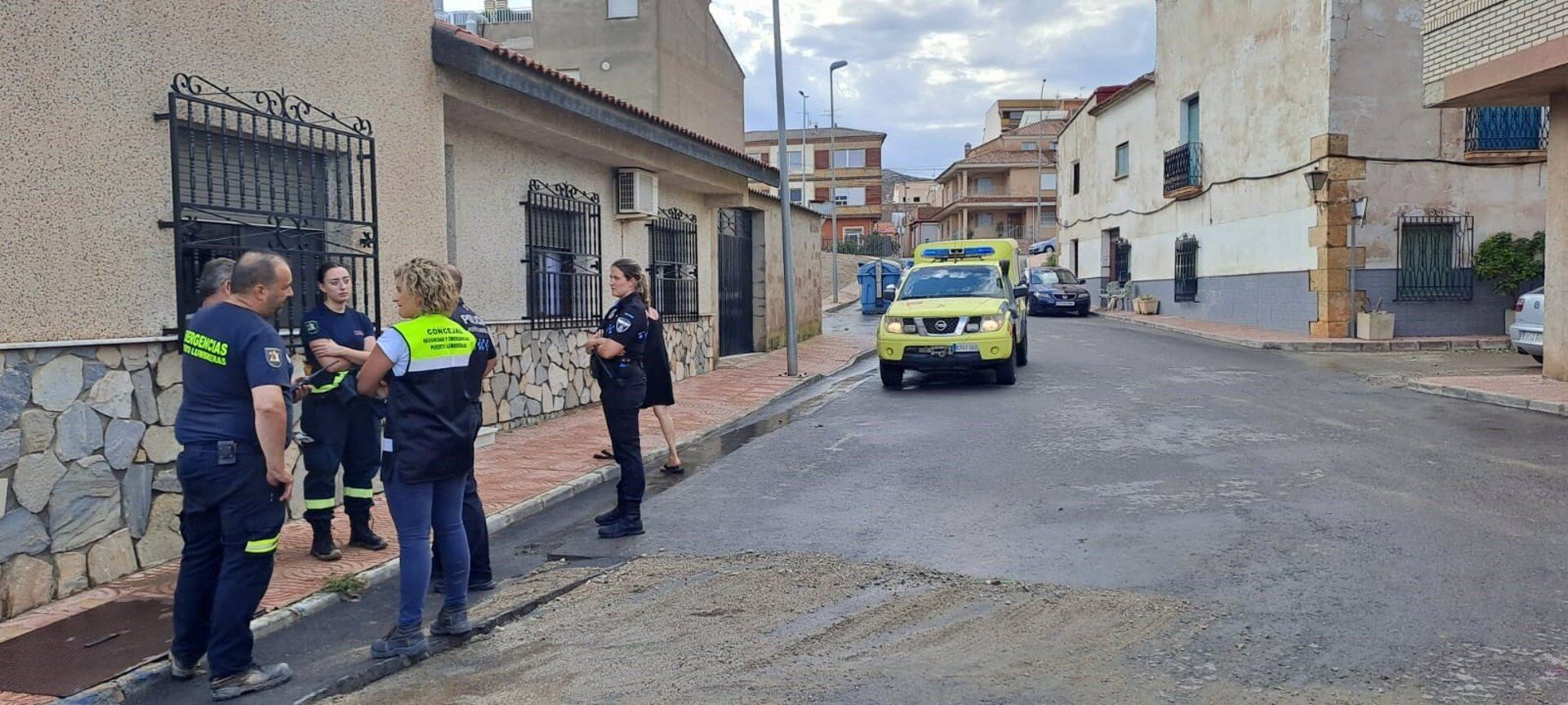 14/08/2024 Los servicios de emergencias están realizando labores de achique en garajes.

El Servicio de Emergencias de Puerto Lumbreras así como Protección Civil se encuentran este miércoles por la tarde realizando achiques en sótanos y garajes de edificios y viviendas del municipio después del paso de la tormenta, que ha llegado a dejar más de 45 litros por metro cuadrado, según han informado fuentes municipales en un comunicado.

ESPAÑA EUROPA MURCIA SOCIEDAD
AYUNTAMIENTO DE PUERTO LUMBRERAS
