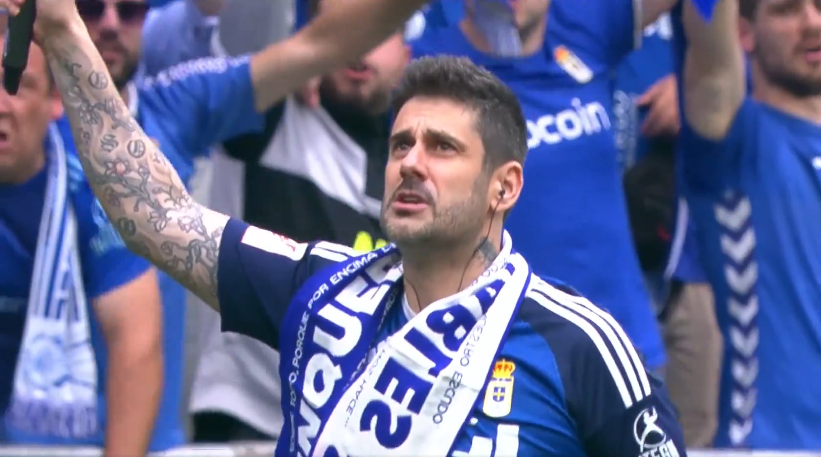 Ramon Melendi canta en la previa del Real Oviedo - RCD Espanyol